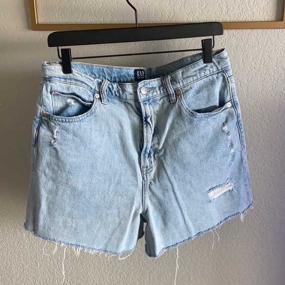 GAP- Mom Shorts *NEVER WORN* - Picture 1 of 6